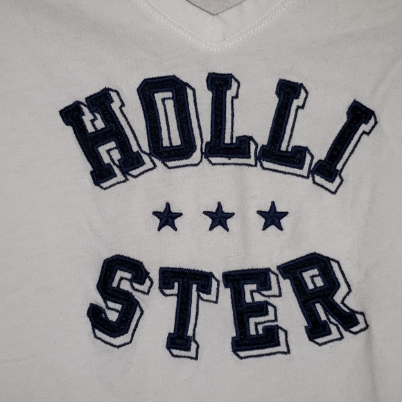Like new!! Hollister V-neck Tee Shirt - Picture 4 of 4